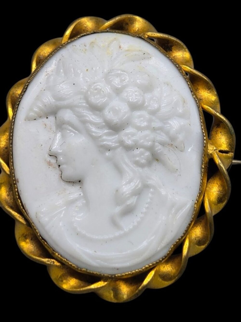 Antique Victorian Cameo Brooch Glass Paste Profile Gold Gilt Twist Frame c. 1870 - Picture 6 of 13